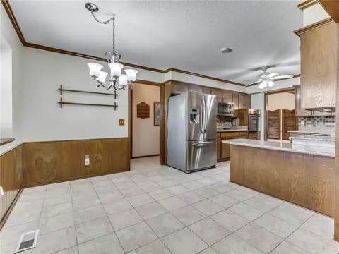 835 E 9th St, Edmond, OK 73034 photo 9