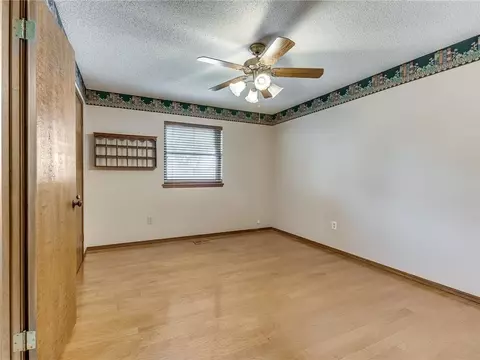 835 E 9th St, Edmond, OK 73034 photo 36