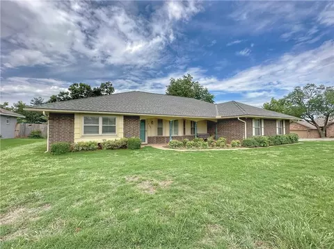 835 E 9th St, Edmond, OK 73034