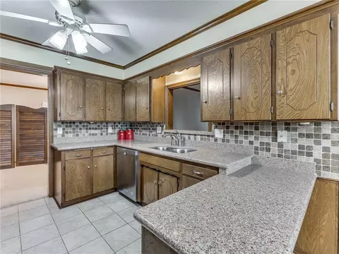 835 E 9th St, Edmond, OK 73034 photo 11