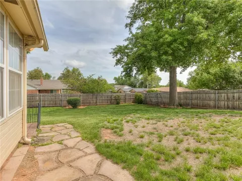 835 E 9th St, Edmond, OK 73034 photo 44