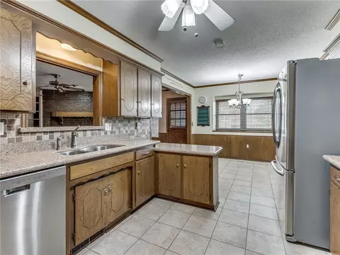 835 E 9th St, Edmond, OK 73034 photo 12