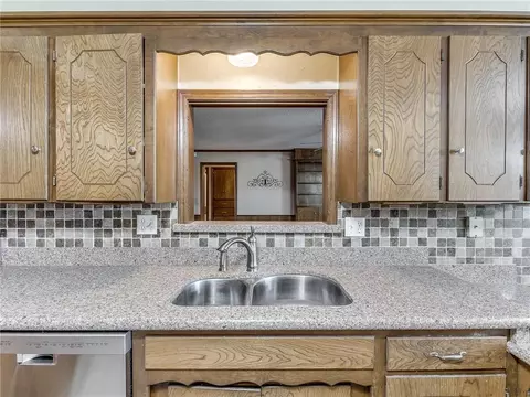 835 E 9th St, Edmond, OK 73034 photo 15