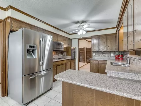 835 E 9th St, Edmond, OK 73034 photo 14