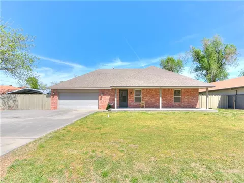 933 NW 33rd St, Moore, OK 73160