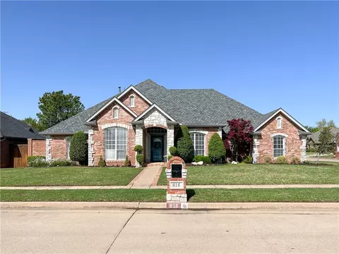 816 Cedarbrook Dr, Norman, OK 73072
