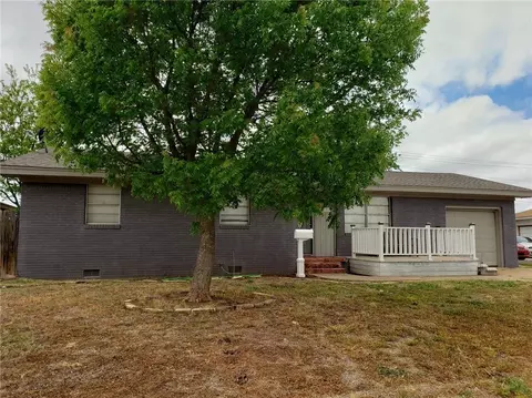 1827 Hollywood Dr, Altus, OK 73521