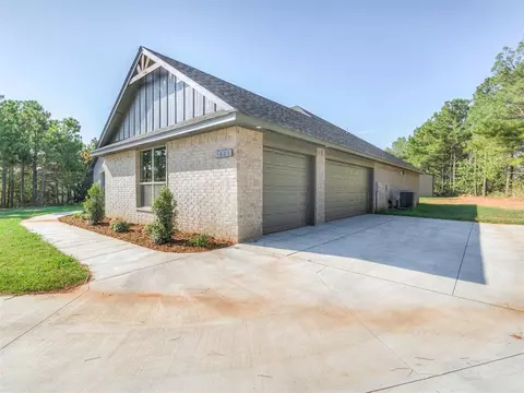 1685 Timber Trails Dr, Tuttle, OK 73089 photo 2