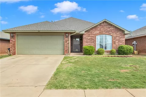 301 SW 39th St, Moore, OK 73160