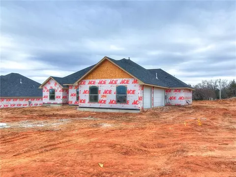 2941 Bedford Falls Dr, Edmond, OK 73034
