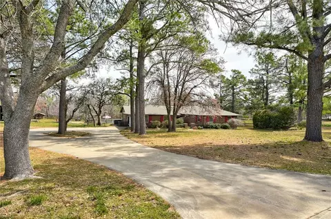 2420 Valley View Rd, Edmond, OK 73034