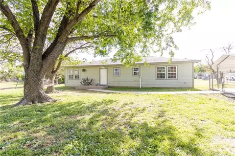 702 Holly, Amber, OK 73004