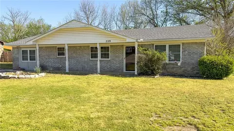 729 E 22nd St, Ada, OK 74820