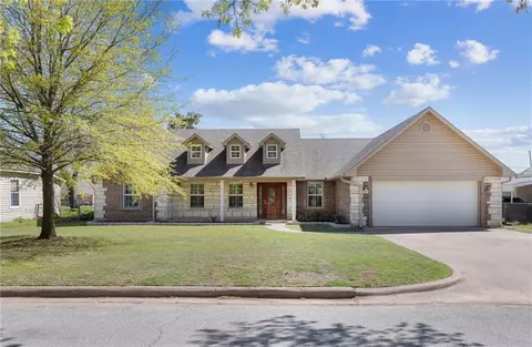414 W Comanche St, Purcell, OK 73080