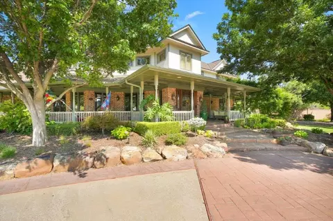 2610 NW Stone Hill Dr, Lawton, OK 73505