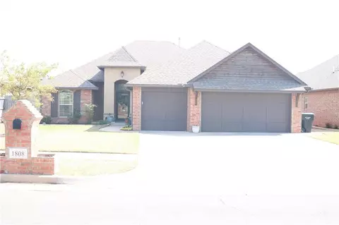 1808 NE 27th Ter, Moore, OK 73160