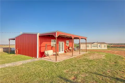 20046 E 930 Rd, Hammon, OK 73650