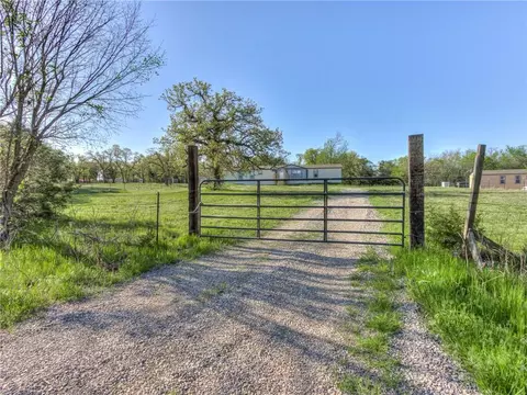 2700 Glynna Ln, Guthrie, OK 73044