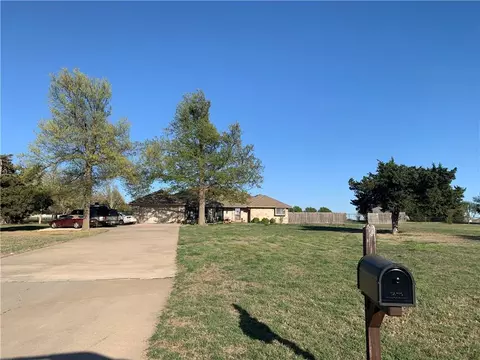 8420 Oak Springs Ct, Edmond, OK 73034