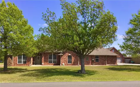 208 Scottie Dr, Tuttle, OK 73089