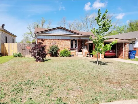 822 S 19th St, Chickasha, OK 73018