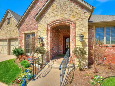 925 Villas Creek Dr, Edmond, OK 73003