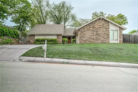 912 Stonehenge Dr, Edmond, OK 73034