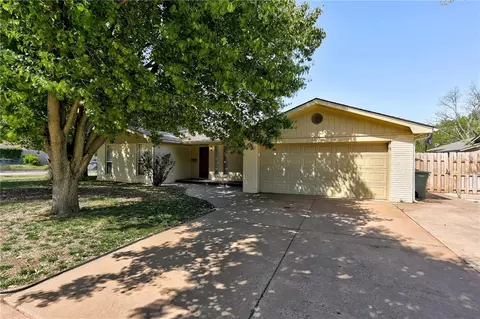 3213 Meadow Ln, Edmond, OK 73013