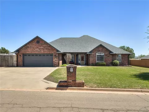 825 Roger Ave, Hinton, OK 73047