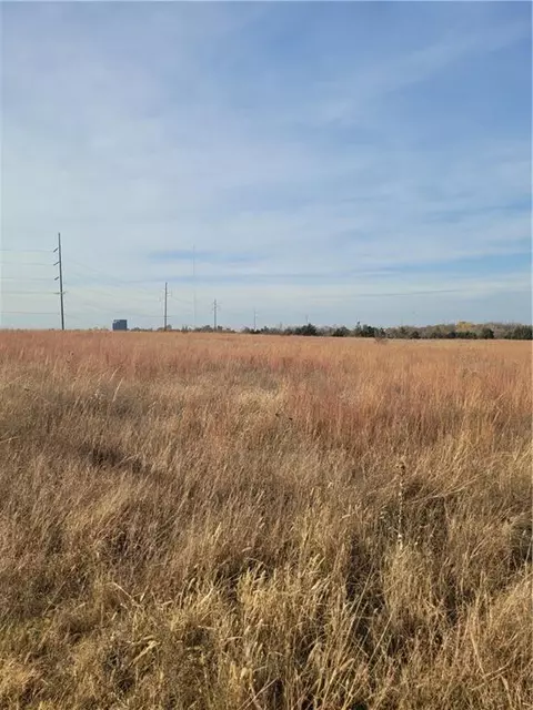 Wilshire & N Kelly Avenue, Oklahoma City, OK 73131