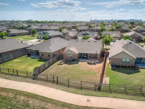 3509 Bergen Peak Dr, Norman, OK 73069