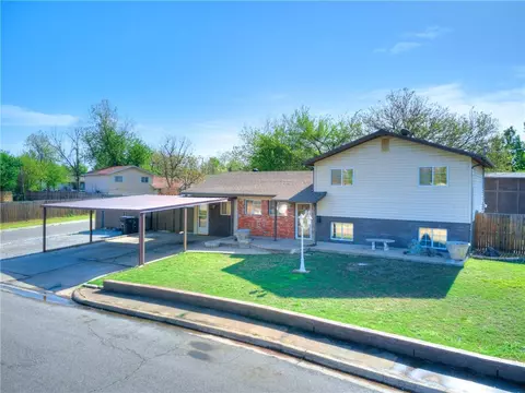 2120 Queensbury Rd, Moore, OK 73160