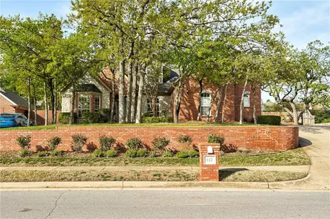 817 Fox Run Trl, Edmond, OK 73034