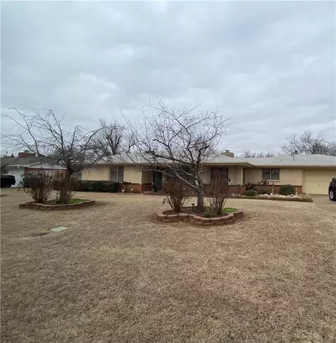 2201 N Rose Dr, Midwest City, OK 73110