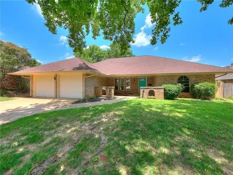 205 E Orchard Dr, Midwest City, OK 73110