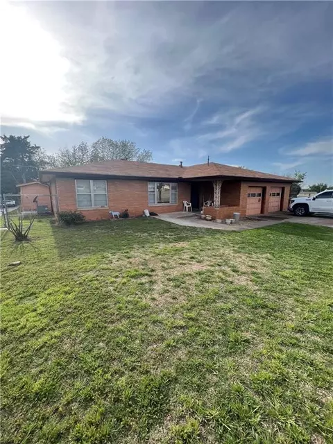 110 N 5th St, Tecumseh, OK 74873