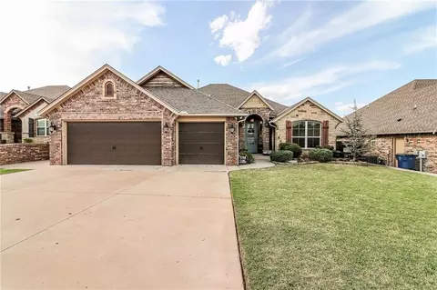 10837 Sara Ct, Midwest City, OK 73130