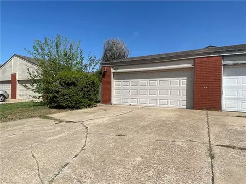 1119 Swan Lake Rd, Edmond, OK 73003