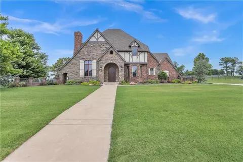 1815 Manchester Ave, Edmond, OK 73034