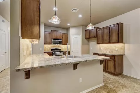 17308 Hawks Tree Ln, Edmond, OK 73012