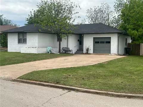 309 N 17th St, Chickasha, OK 73018