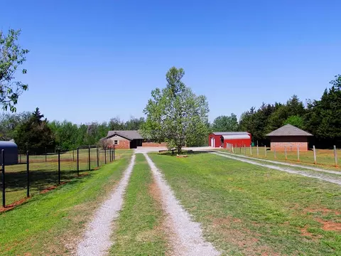 1317 S Spring Creek Dr, Mustang, OK 73064