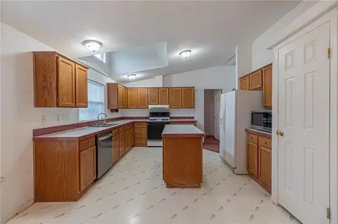 4101 E Horseshoe Ln, Moore, OK 73160 photo 9