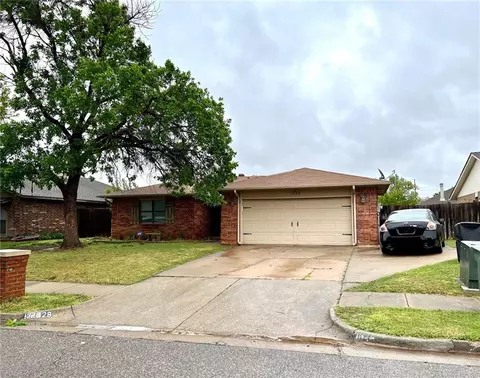 1328 Greenfield Dr, Edmond, OK 73012