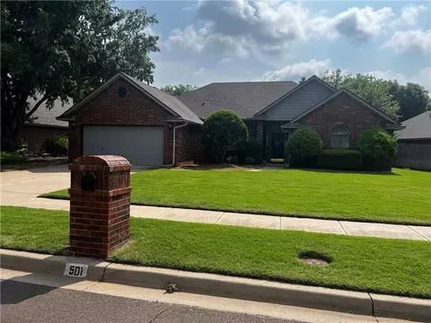501 Avon Dr, Norman, OK 73072