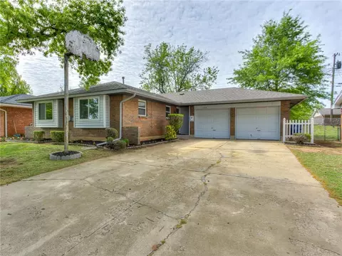 1120 Live Oak Dr, Midwest City, OK 73110