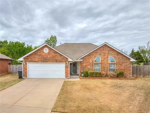 2029 Sarah Ln, Moore, OK 73160