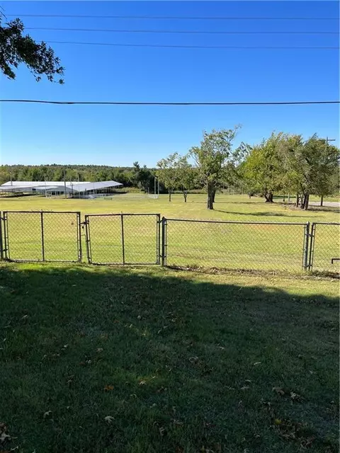 511 N B St, Cement, OK 73017 photo 8