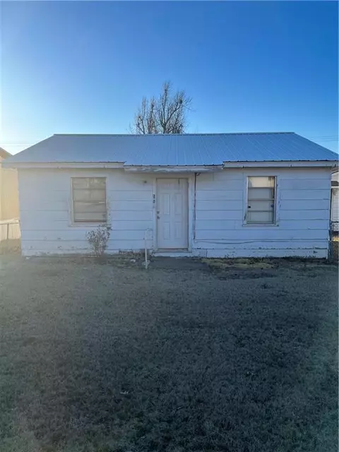 509 N B St, Cement, OK 73017