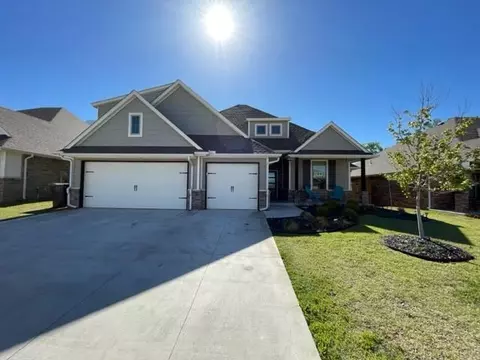 636 Side Track Rd, Yukon, OK 73099